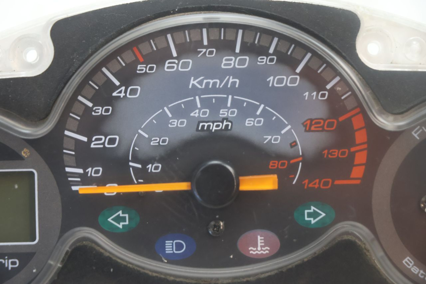 photo de TACHOMETER  YAMAHA YP MAJESTY 125 (2007 - 2010) - Zoom auf Gebrauchszustand