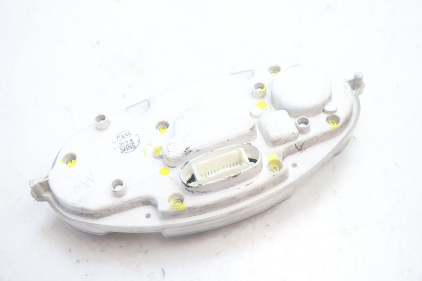 photo de TACHOMETER  YAMAHA YP MAJESTY 125 (2007 - 2010) - Oberflächenzustand und Material