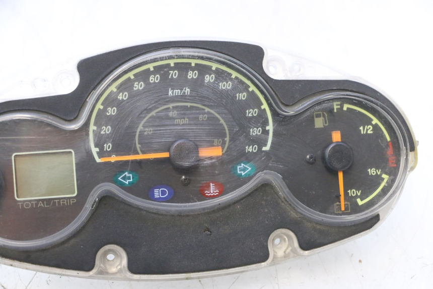 photo de TACHOMETER YAMAHA YP MAJESTY 125 (2002 - 2006) - Charakteristische Merkmale