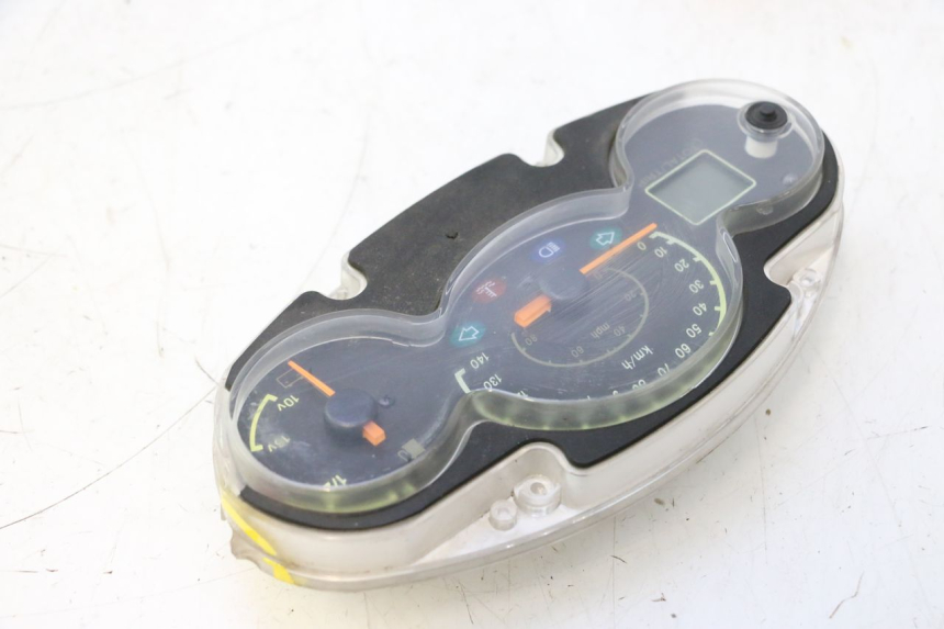 photo de TACHOMETER YAMAHA YP MAJESTY 125 (2002 - 2006) - Fokus auf die Struktur