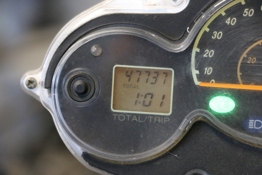 photo de TACHOMETER YAMAHA YP MAJESTY 125 (2002 - 2006) - Zoom auf Gebrauchszustand