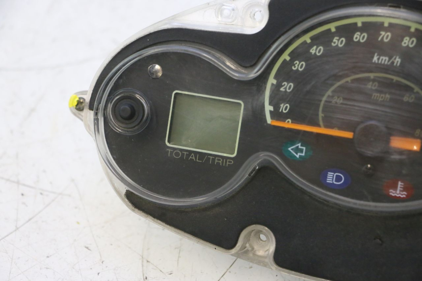photo de TACHOMETER YAMAHA YP MAJESTY 125 (2002 - 2006) - Detailansicht des Bauteils