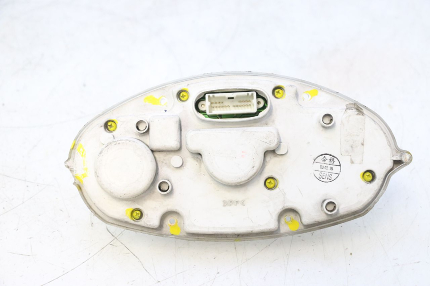 photo de TACHOMETER YAMAHA YP MAJESTY 125 (2002 - 2006) - Details der Befestigungspunkte
