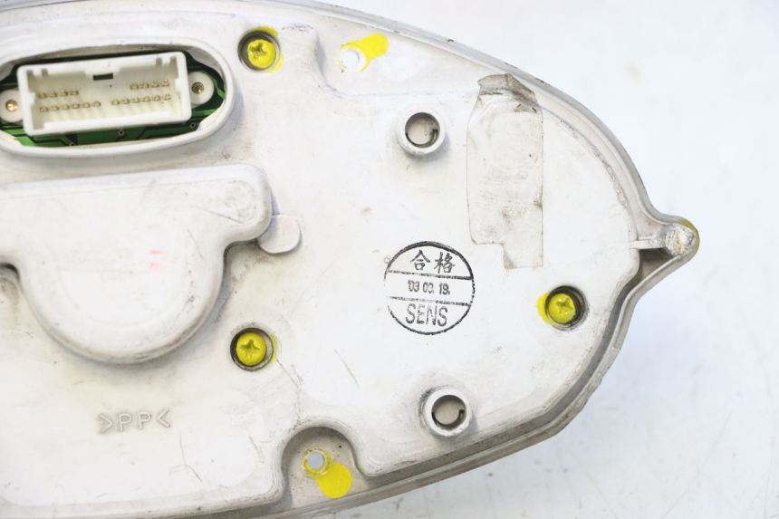 photo de TACHOMETER YAMAHA YP MAJESTY 125 (2002 - 2006) - Oberflächenzustand und Material