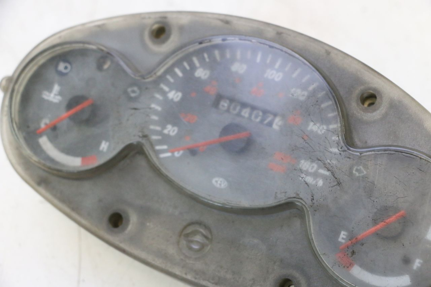 photo de TACHOMETER  YAMAHA YP MAJESTY 125 (1998 - 2001) - Hochauflösende Nahaufnahme