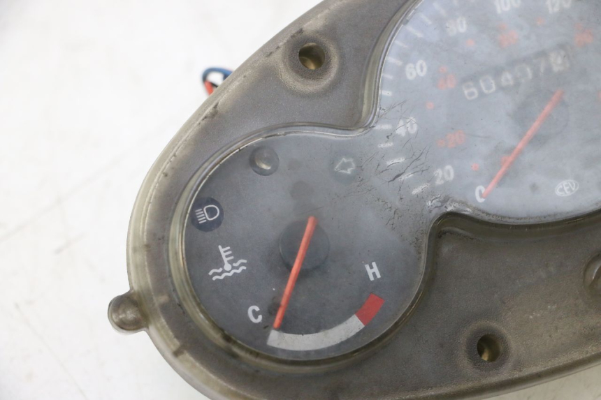 photo de TACHOMETER  YAMAHA YP MAJESTY 125 (1998 - 2001) - Fokus auf die Struktur