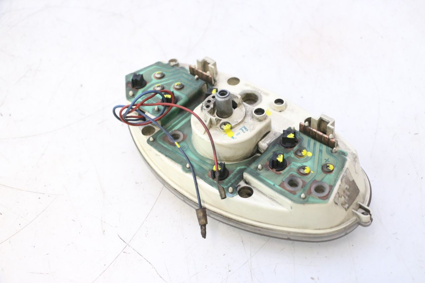 photo de TACHOMETER  YAMAHA YP MAJESTY 125 (1998 - 2001) - Oberflächenzustand und Material