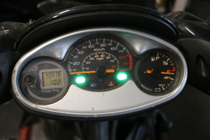 photo de TACHOMETER  YAMAHA YP MAJESTY 125 (2007 - 2010) - Detailansicht des Bauteils