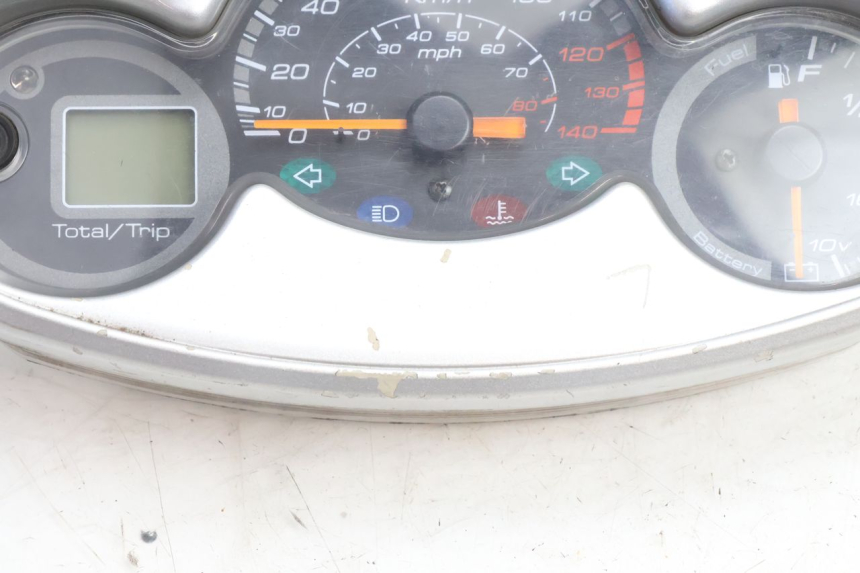 photo de TACHOMETER  YAMAHA YP MAJESTY 125 (2007 - 2010) - Zoom auf Gebrauchszustand