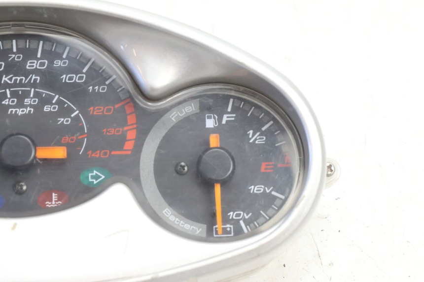 photo de TACHOMETER  YAMAHA YP MAJESTY 125 (2007 - 2010) - Technische Nahaufnahme