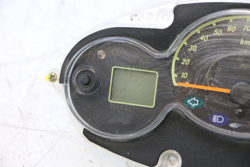 photo de TACHOMETER YAMAHA YP MAJESTY 125 (2002 - 2006) - Hochauflösende Nahaufnahme