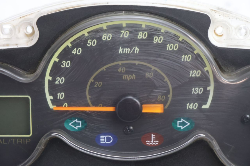 photo de TACHOMETER YAMAHA YP MAJESTY 125 (2002 - 2006) - Zoom auf Gebrauchszustand