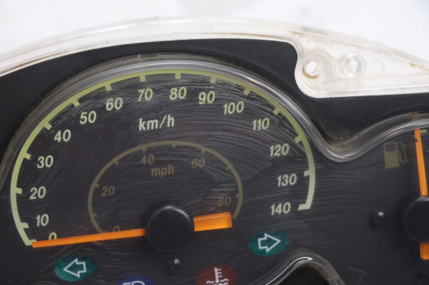 photo de TACHOMETER YAMAHA YP MAJESTY 125 (2002 - 2006) - Technische Nahaufnahme
