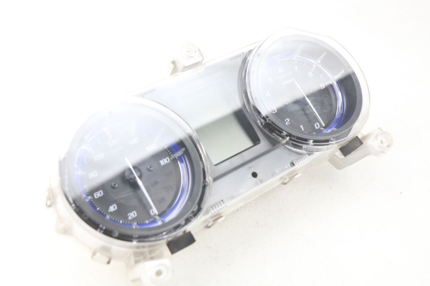 photo de TACHOMETER  YAMAHA YP T-MAX TMAX 530 (2017 - 2020) - Oberflächenzustand und Material