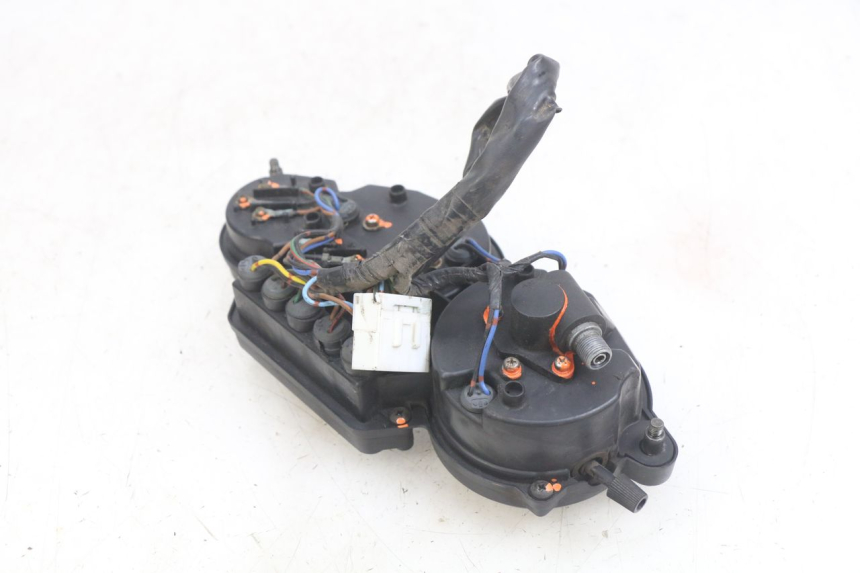 photo de TACHOMETER YAMAHA YZF R THUNDERCAT 600 (1996 - 2003) - Details der Befestigungspunkte