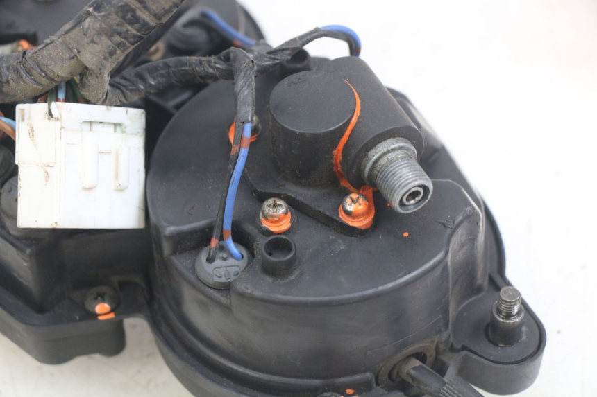 photo de TACHOMETER YAMAHA YZF R THUNDERCAT 600 (1996 - 2003) - Oberflächenzustand und Material