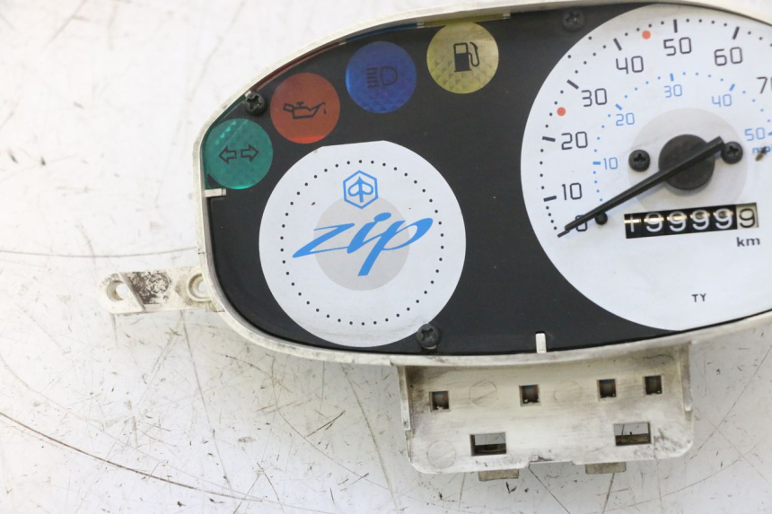photo de TACHOMETER PIAGGIO ZIP 2T 50 (2009 - 2019) - Zoom auf Gebrauchszustand