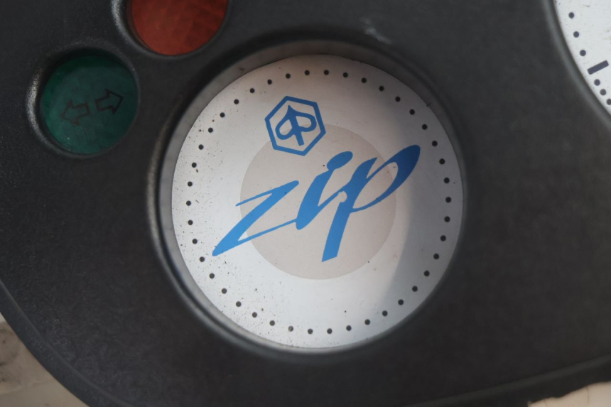 photo de TACHOMETER  PIAGGIO ZIP 4T 50 (2006 - 2017) - Zoom auf Gebrauchszustand