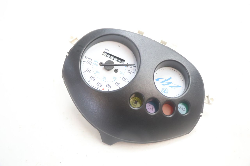 photo de TACHOMETER  PIAGGIO ZIP 4T 50 (2006 - 2017) - Technische Nahaufnahme