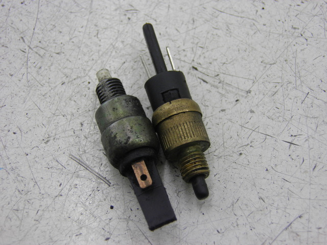 photo de BREMSLICHTSCHALTER APRILIA LEONARDO 125 (1999 - 2001) - Hauptansicht