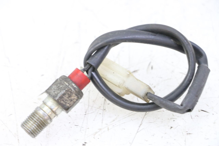 photo de BREMSLICHTSCHALTER HINTEN DERBI SENDA R X-TREME 50 (2006 - 2010) - Zoom auf Gebrauchszustand