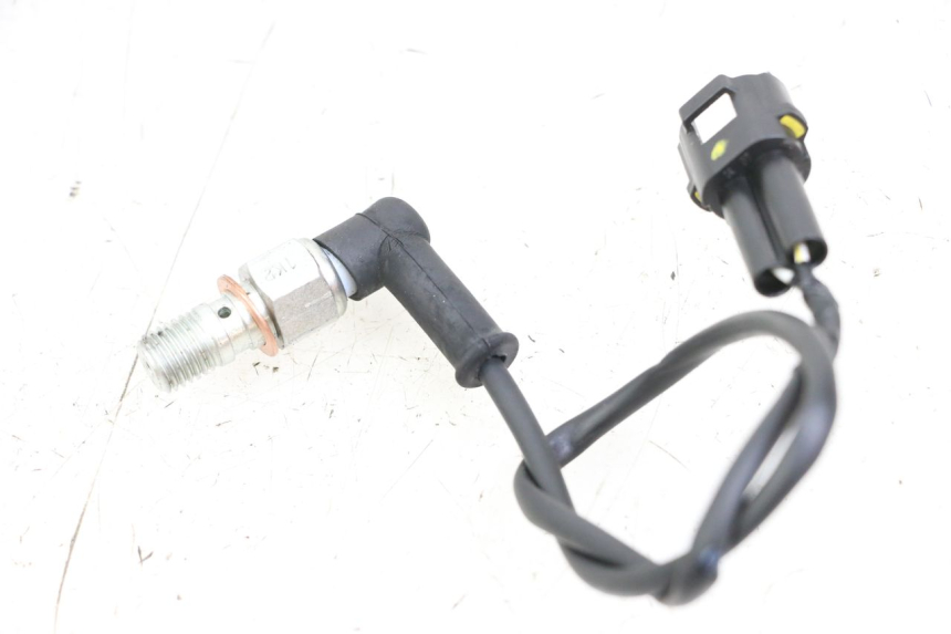 photo de BREMSLICHTSCHALTER HINTEN ROYAL ENFIELD CONTINENTAL GT 650 (2019 - 2024) - Zoom auf Gebrauchszustand