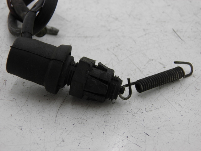 photo de BREMSLICHTSCHALTER HINTEN YAMAHA YBR 125 (2004 - 2006) - Zoom auf Gebrauchszustand