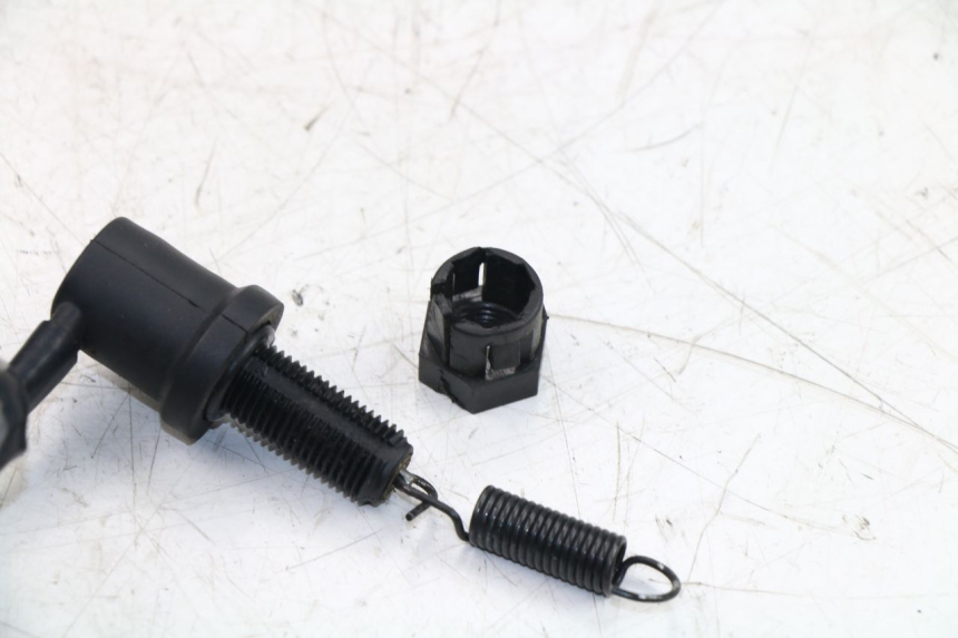 photo de BREMSLICHTSCHALTER HINTEN YAMAHA YZF R6 600 (2010 - 2016) - Zoom auf Gebrauchszustand