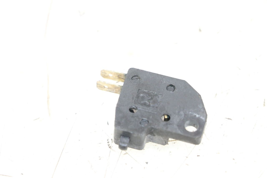 photo de BREMSLICHTSCHALTER RECHTS KYMCO AGILITY FR 2T 50 (2012 - 2017) - Zoom auf Gebrauchszustand