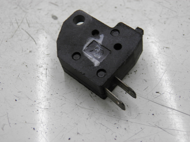 photo de BREMSLICHTSCHALTER RECHTS DAELIM S2 FI 125 (2008 - 2012) - Zoom auf Gebrauchszustand