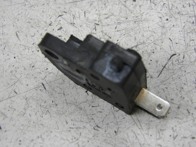 photo de BREMSLICHTSCHALTER RECHTS JONWAY SOLANA 50 (2007 - 2016) - Zoom auf Gebrauchszustand