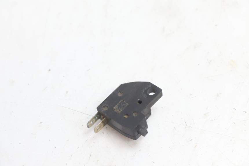 photo de BREMSLICHTSCHALTER RECHTS PEUGEOT KISBEE 4T 50 (2010 - 2017) - Detailansicht des Bauteils