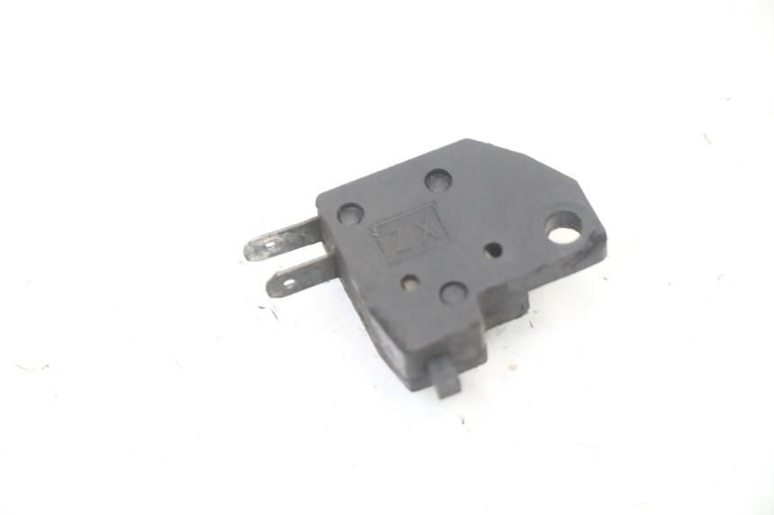 photo de RECHTER STOPP-LICHTSCHALTER KYMCO DINK STREET 125 (2009 - 2014) - Zoom auf Gebrauchszustand