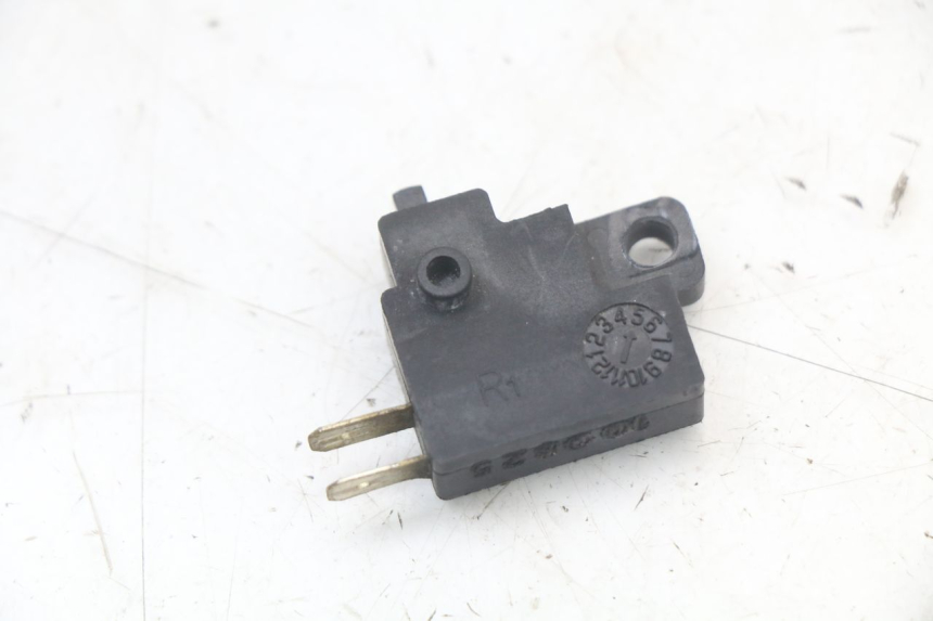 photo de BREMSLICHTSCHALTER RECHTS SYM MIO 50 (2011 - 2017) - Zoom auf Gebrauchszustand