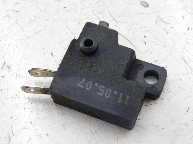 photo de BREMSLICHTSCHALTER RECHTS SYM MAXSYM I 400 (2011 - 2016) - Detailansicht des Bauteils