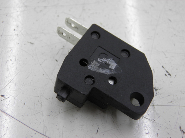 photo de BREMSLICHTSCHALTER RECHTS SYM ORBIT 2 50 (2010 - 2017) - Zoom auf Gebrauchszustand