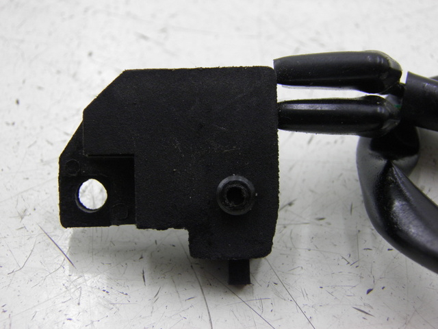 photo de BREMSLICHTSCHALTER RECHTS SYM SYMPLY 4T 50 (2012 - 2015) - Zoom auf Gebrauchszustand