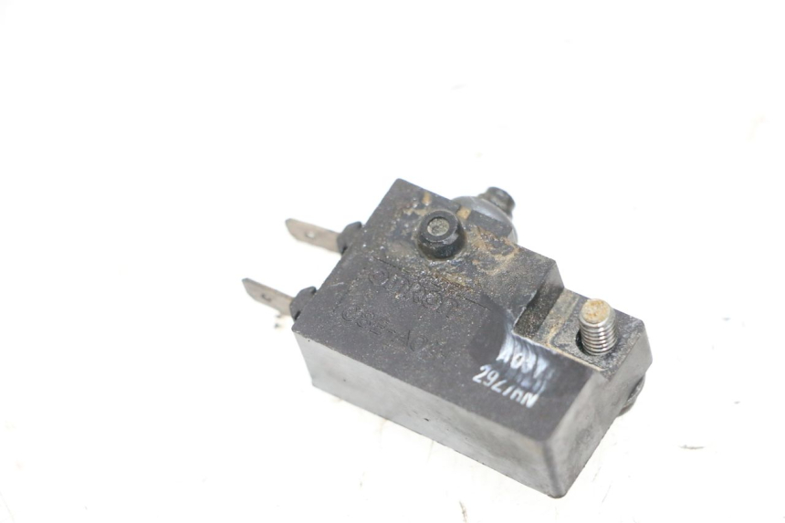 photo de BREMSLICHTSCHALTER RECHTS YAMAHA YFM R RAPTOR 250 (2008 - 2014) - Zoom auf Gebrauchszustand