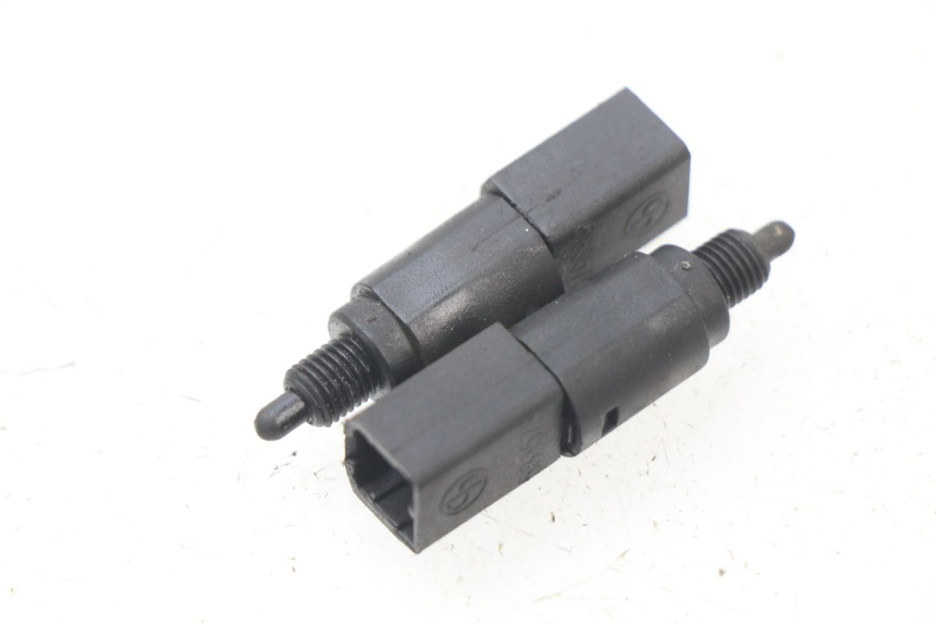 photo de BREMSLICHTSCHALTER PIAGGIO FLY 2T 50 (2004 - 2017) - Zoom auf Gebrauchszustand