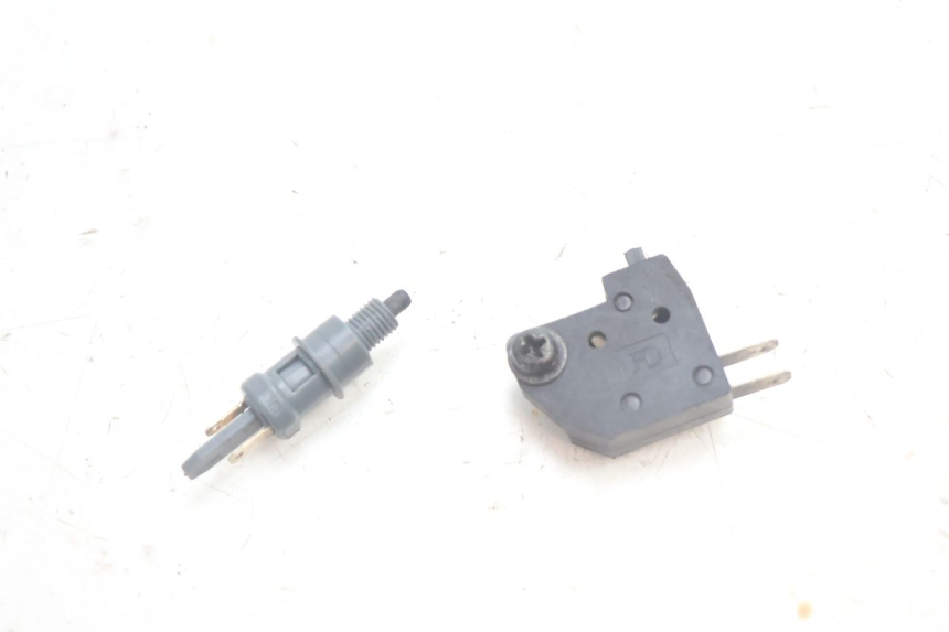 photo de BREMSLICHTSCHALTER PEUGEOT KISBEE 2T 50 (2010 - 2017) - Hauptansicht