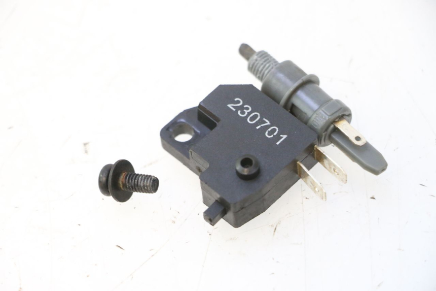 photo de BREMSLICHTSCHALTER PEUGEOT KISBEE 4T 50 (2023 - 2026) - Zoom auf Gebrauchszustand