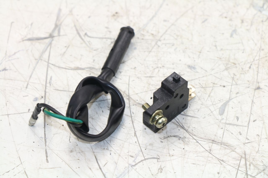 photo de BREMSLICHTSCHALTER KYMCO AGILITY RS 4T 50 (2009 - 2013) - Zoom auf Gebrauchszustand