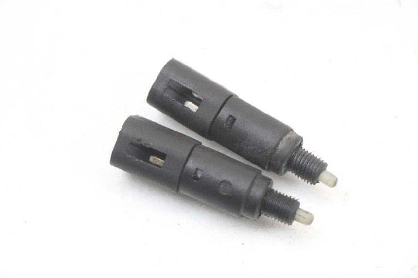 photo de BREMSLICHTSCHALTER PIAGGIO LIBERTY 4T 50 (2004 - 2008) - Zoom auf Gebrauchszustand