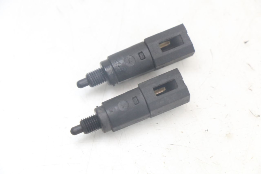 photo de BREMSLICHTSCHALTER PIAGGIO LIBERTY 125 (2009 - 2013) - Hauptansicht