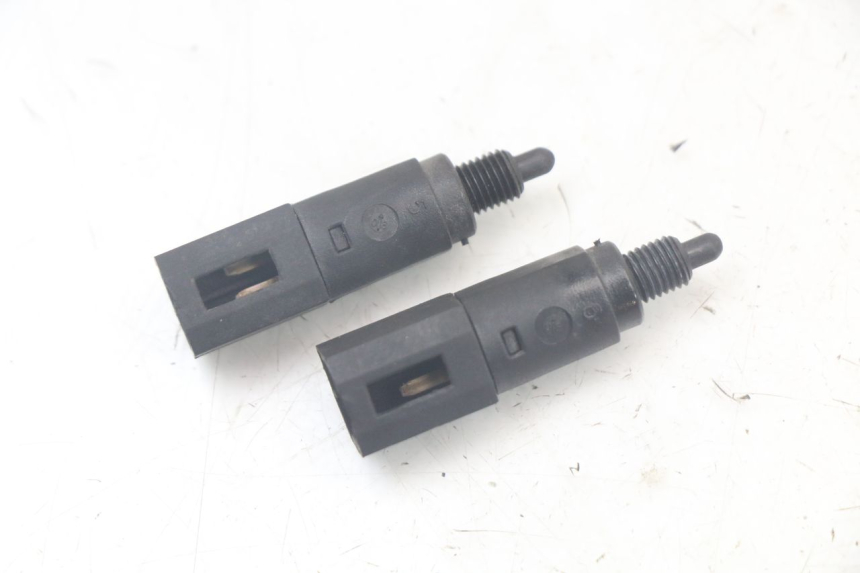 photo de BREMSLICHTSCHALTER PIAGGIO LIBERTY 125 (2009 - 2013) - Zoom auf Gebrauchszustand