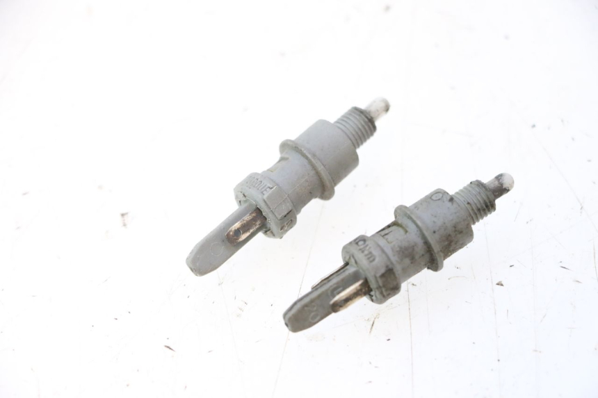 photo de BREMSLICHTSCHALTER PEUGEOT LUDIX ONE 50 (2004 - 2006) - Zoom auf Gebrauchszustand