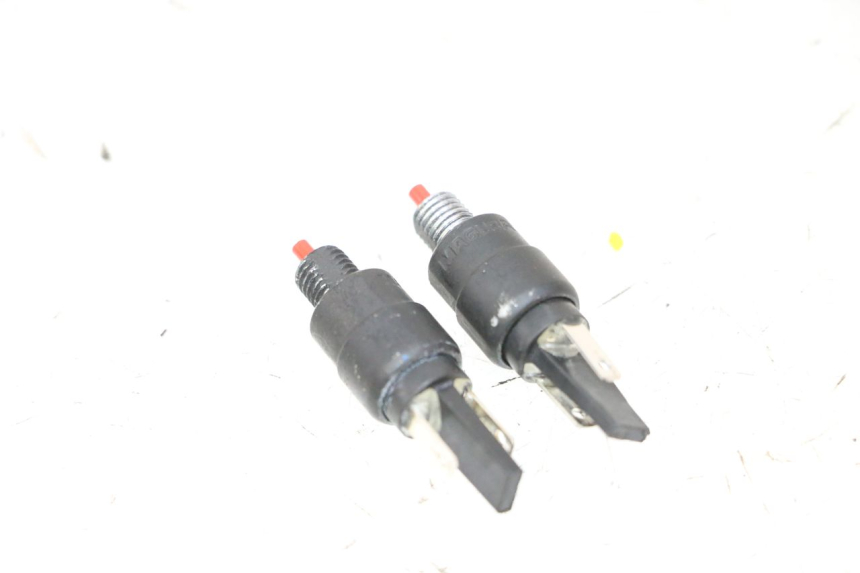 photo de BREMSLICHTSCHALTER PIAGGIO MP3 HPE 310 (2024 - 2025) - Detailansicht des Bauteils