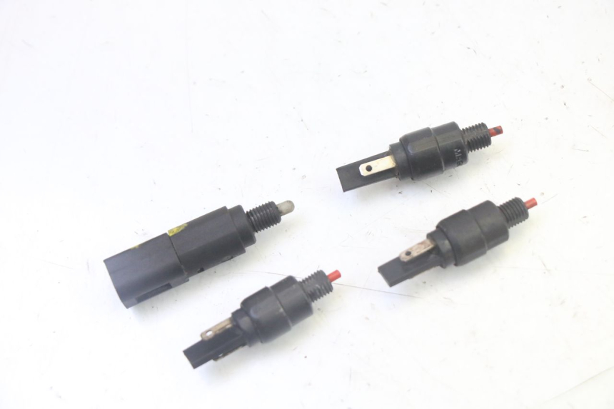 photo de BREMSLICHTSCHALTER PIAGGIO MP3 LT 300 (2010 - 2016) - Zoom auf Gebrauchszustand