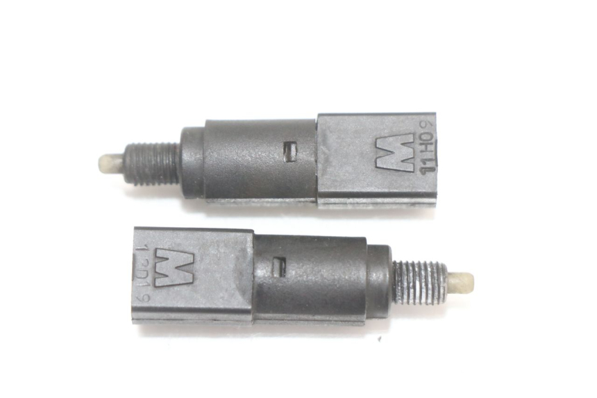 photo de BREMSLICHTSCHALTER PIAGGIO MP3 125 (2006 - 2014) - Detailansicht des Bauteils