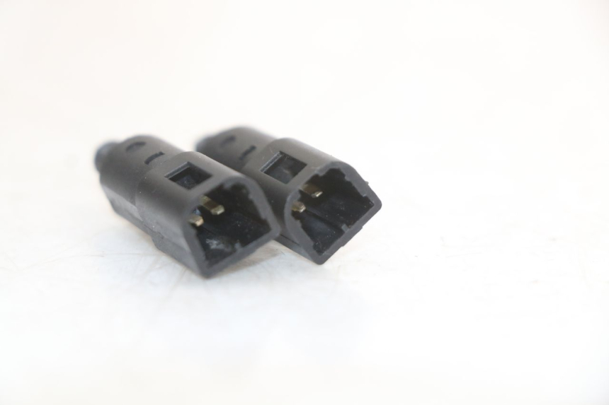 photo de BREMSLICHTSCHALTER PIAGGIO MP3 125 (2006 - 2014) - Alternative Perspektive